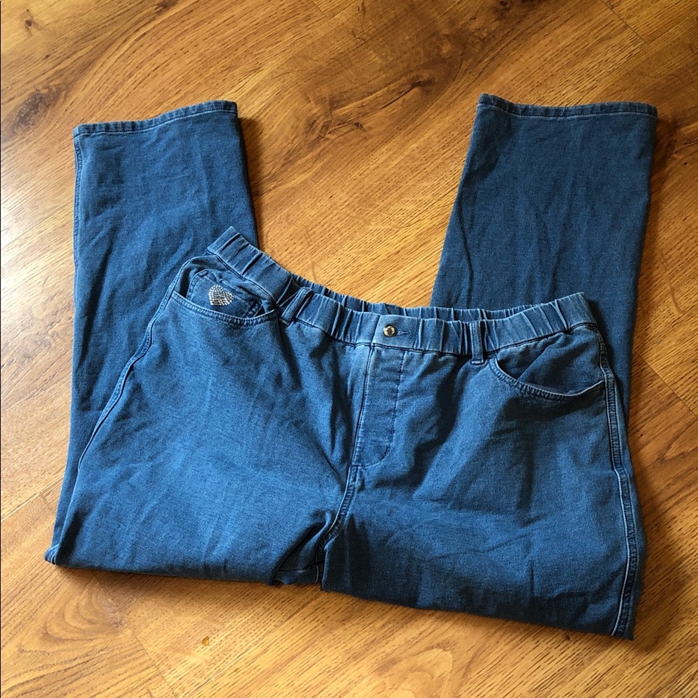 Quacker Factory women’s Relaxed Fit Blue Jeans